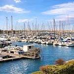 Cosy, Centre Port, Piscine, Proche Apartman *
