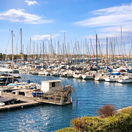 Cosy, Centre Port, Piscine, Proche Apartman *